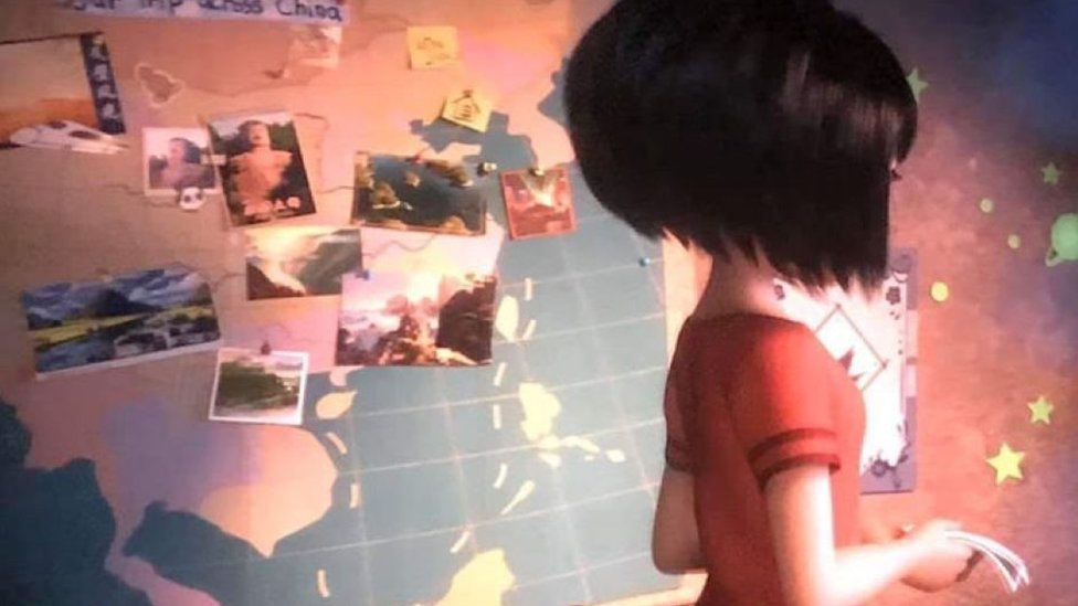 Снимок экрана с изображением девушки перед картой Азии