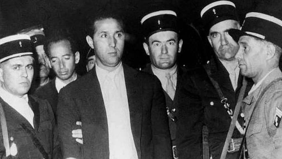 الشرطة الفرنسية تعتقل بن بلة عام 1956
