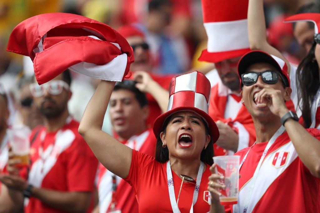 Los aficionados peruanos no han dejado de alentar a su selección pese a las dos derrotas y la eliminación en el Mundial.