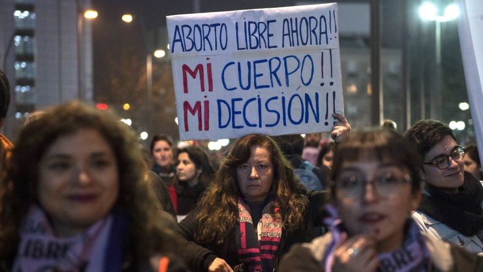 La despenalización del aborto en tres causales en Chile este año tuvo un importante respaldo de la ciudadanía. Protesta a favor del aborto en Santiago de Chile.
