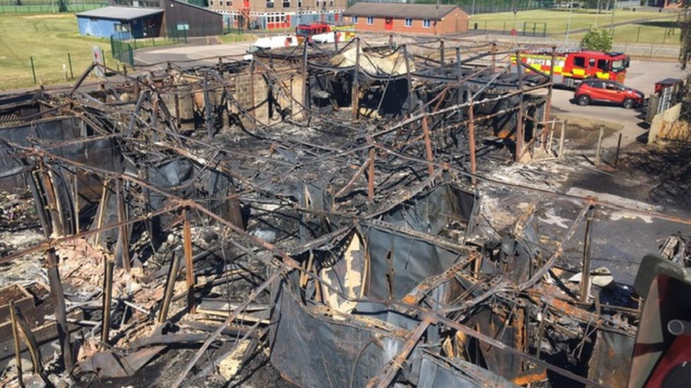 Снаряд школы остался после пожара