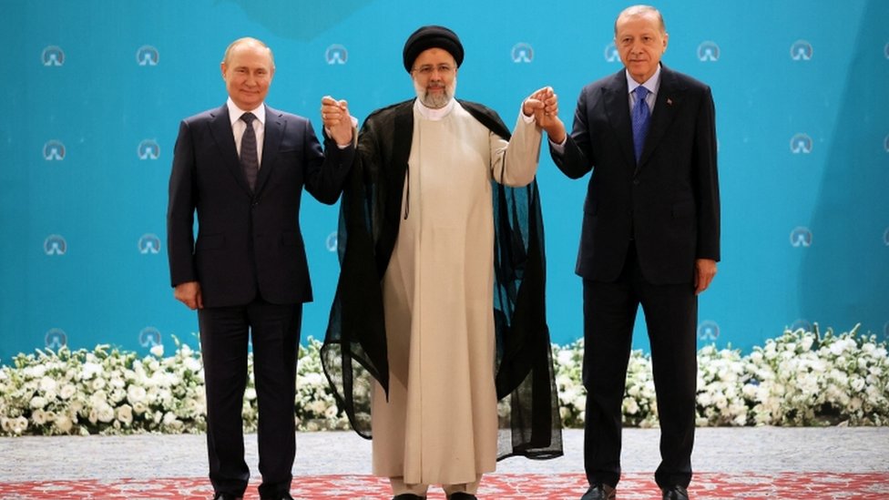 Russian President Vladimir Putin, Iranian President Ebrahim Raisi and Turkish President Tayyip Erdogan pose for a picture before a meeting of leaders from the three guarantor states of the Astana process, designed to find a peace settlement in Syria crisis, in Tehran, Iran July 19, 2022