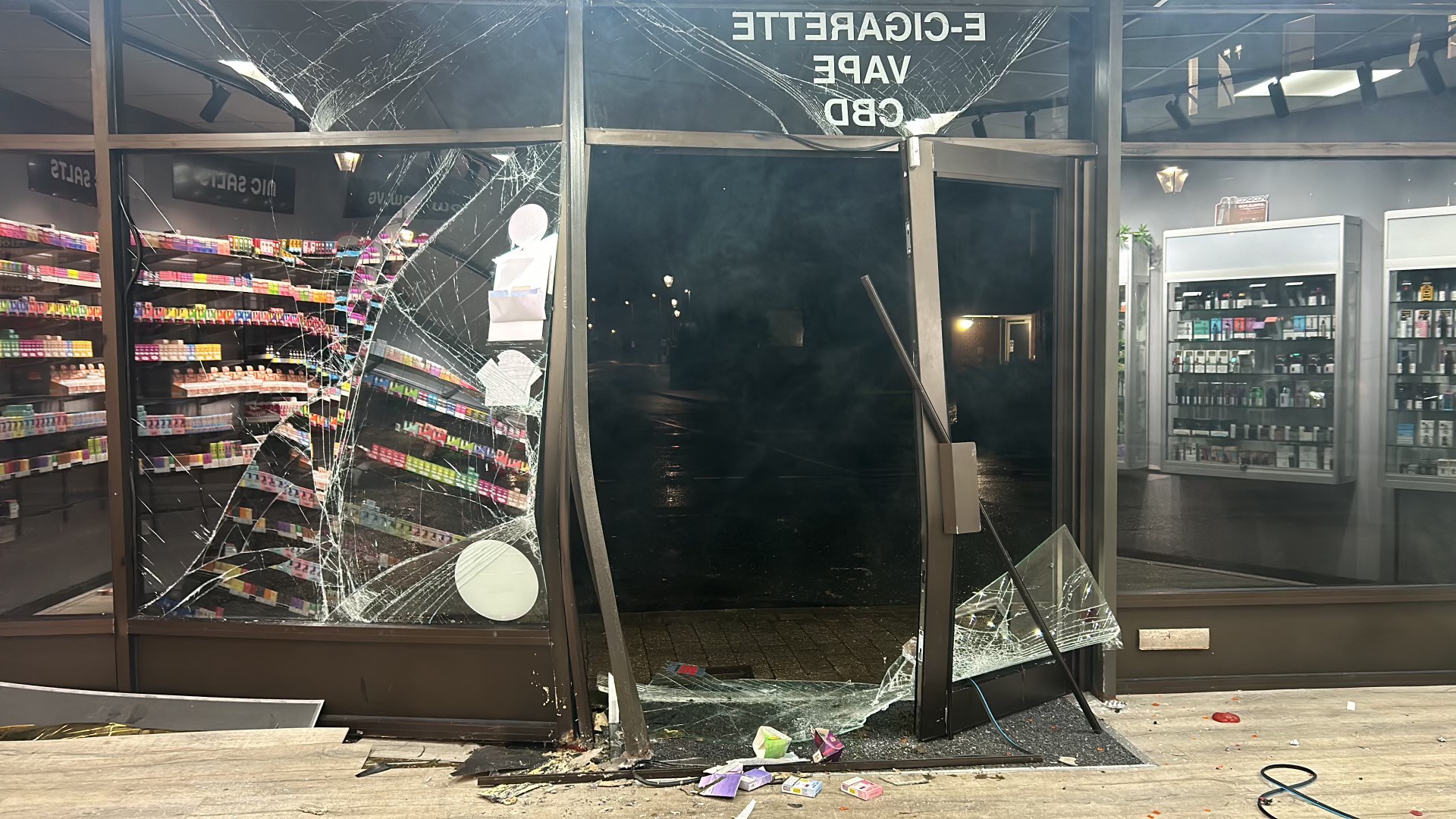 Burglars steal 20k worth of vapes in Totton ram raid