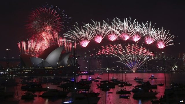 Fireworks around the globe mark the New Year - BBC News