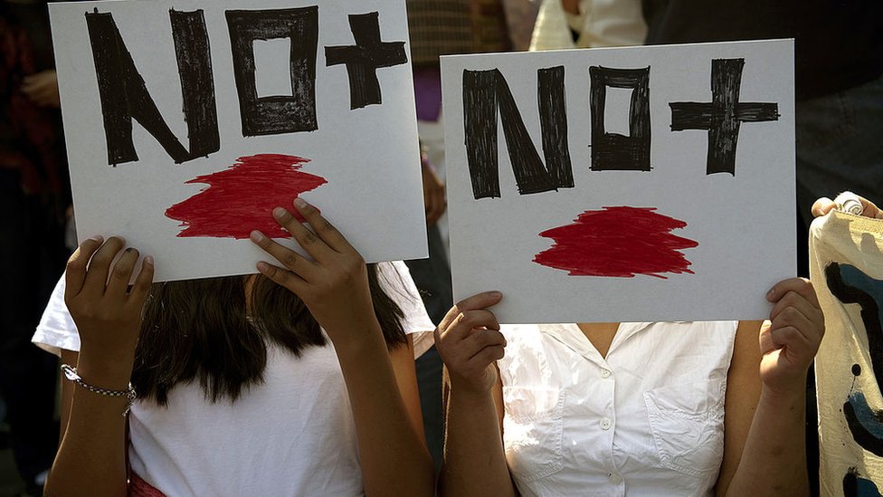 niñas mexicanas con carteles, 2011