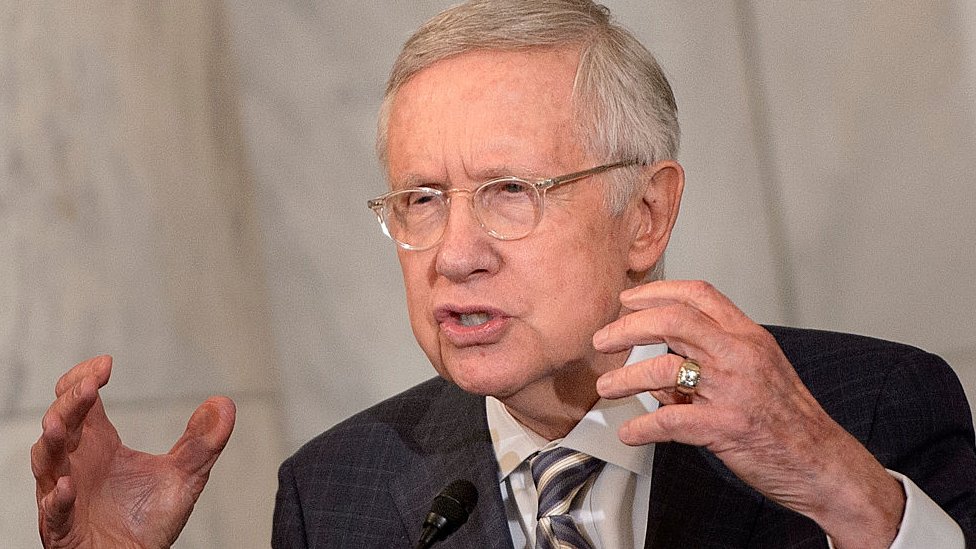 El entonces senador Reid representaba el estado de Nevada, donde se han reportado muchos avistamientos de ovnis. Harry Reid, cuando era senador de Estados Unidos, diciembre de 2016