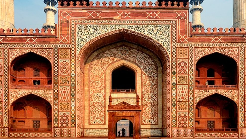 حذف تاريخ الحكام المسلمين من الكتب الدراسية يثير الجدل في الهند 2 بنى أباطرة المغول العديد من المعالم المعمارية الهامة