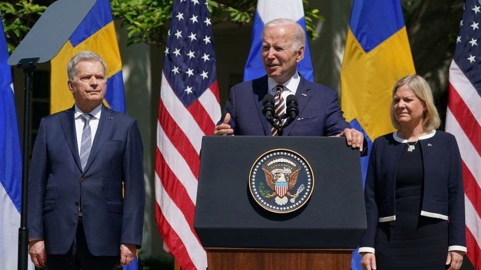 الرئيس الأمريكي ورئيس فنلندا ورئيسة الوزراء السويدية