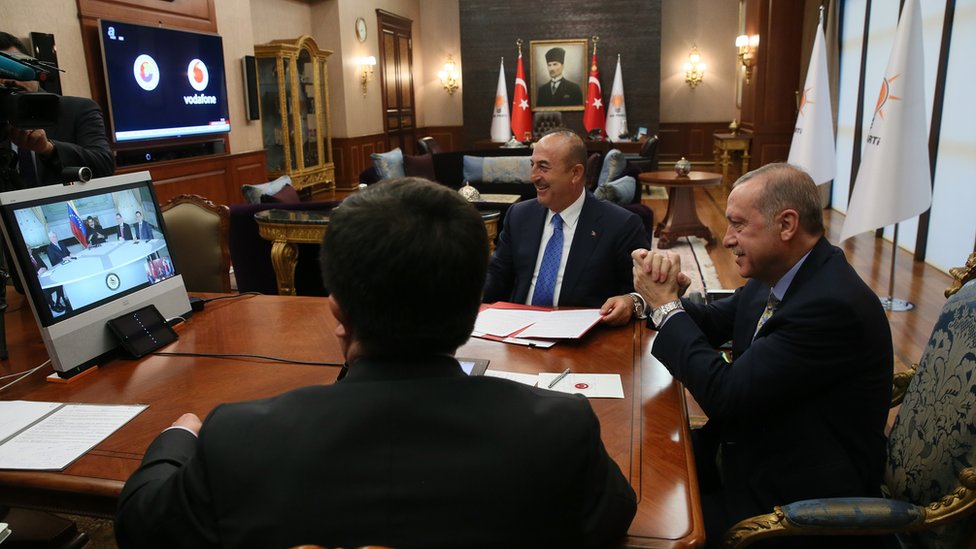 Cumhurbaşkanı Erdoğan 17 Mayıs'ta telefonferans yönetimiyle Maduro'yla görüştü ve iki ülke arasında iki anlaşma imzalandı.