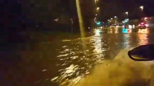 Flood water on Leeds ring road - BBC News