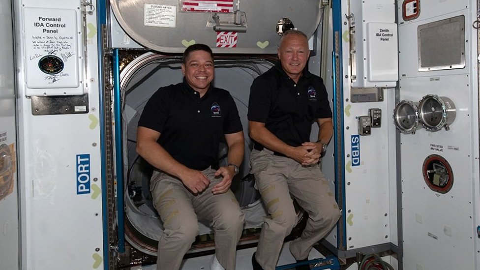 Dos astronautas