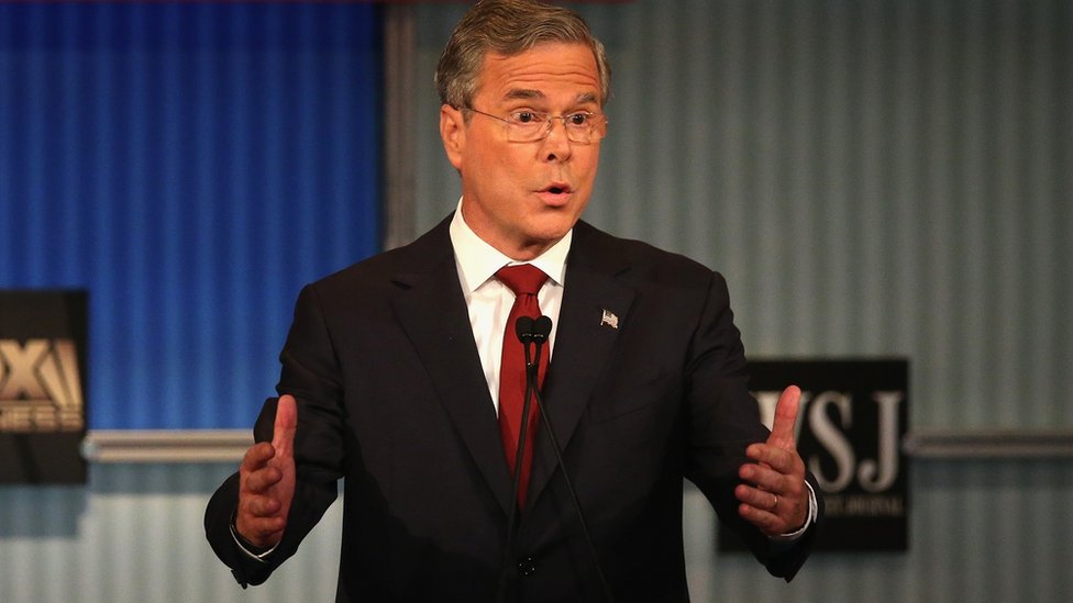 Джеб Буш выступает на дебатах республиканцев в Милуоки.