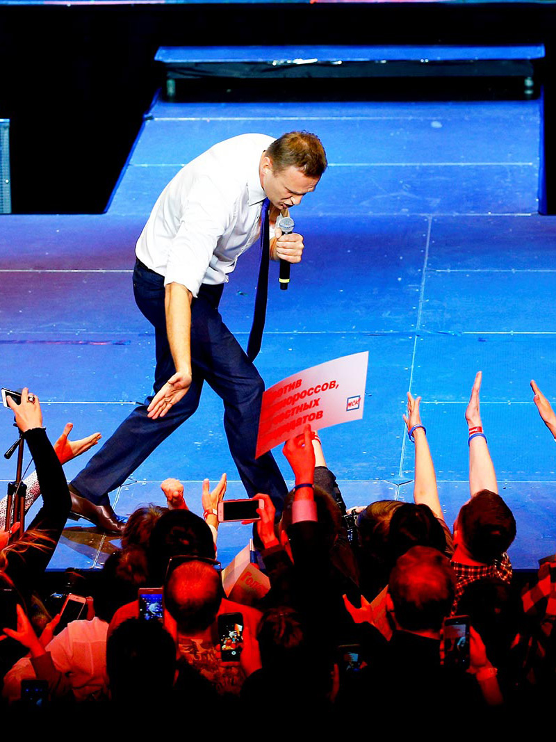 Alexei Navalny with his supporters in Moscow - 22 April 2019