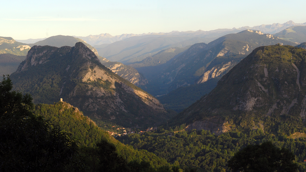 Cadeia de montanhas nos Pirineus, na França