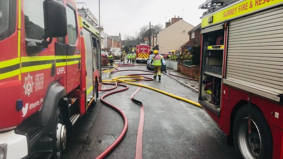 Fire wrecks block of eight flats in Farnborough BBC News