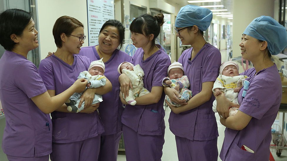 Enfermeras chinas con bebés