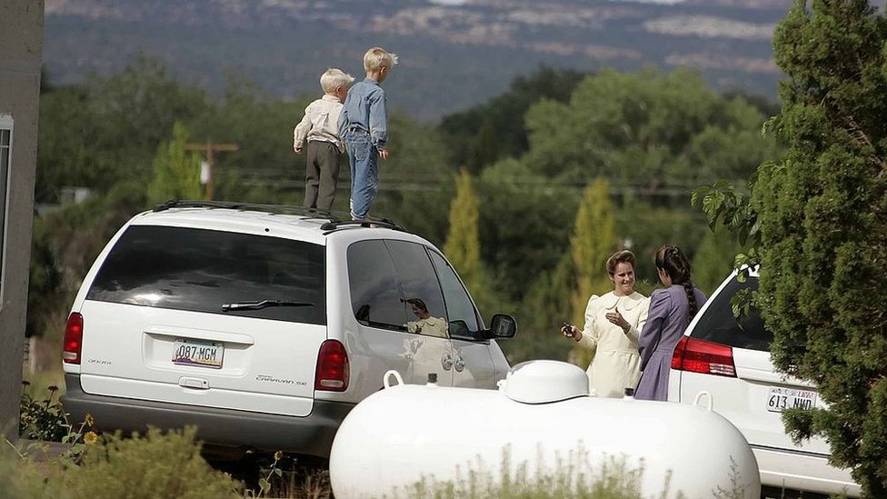 Un gran número de personas con deficiencia de fumarasa se registra en la comunidad de Short Creek, en la frontera entre Arizona y Utah. Niños y mujeres mormones.