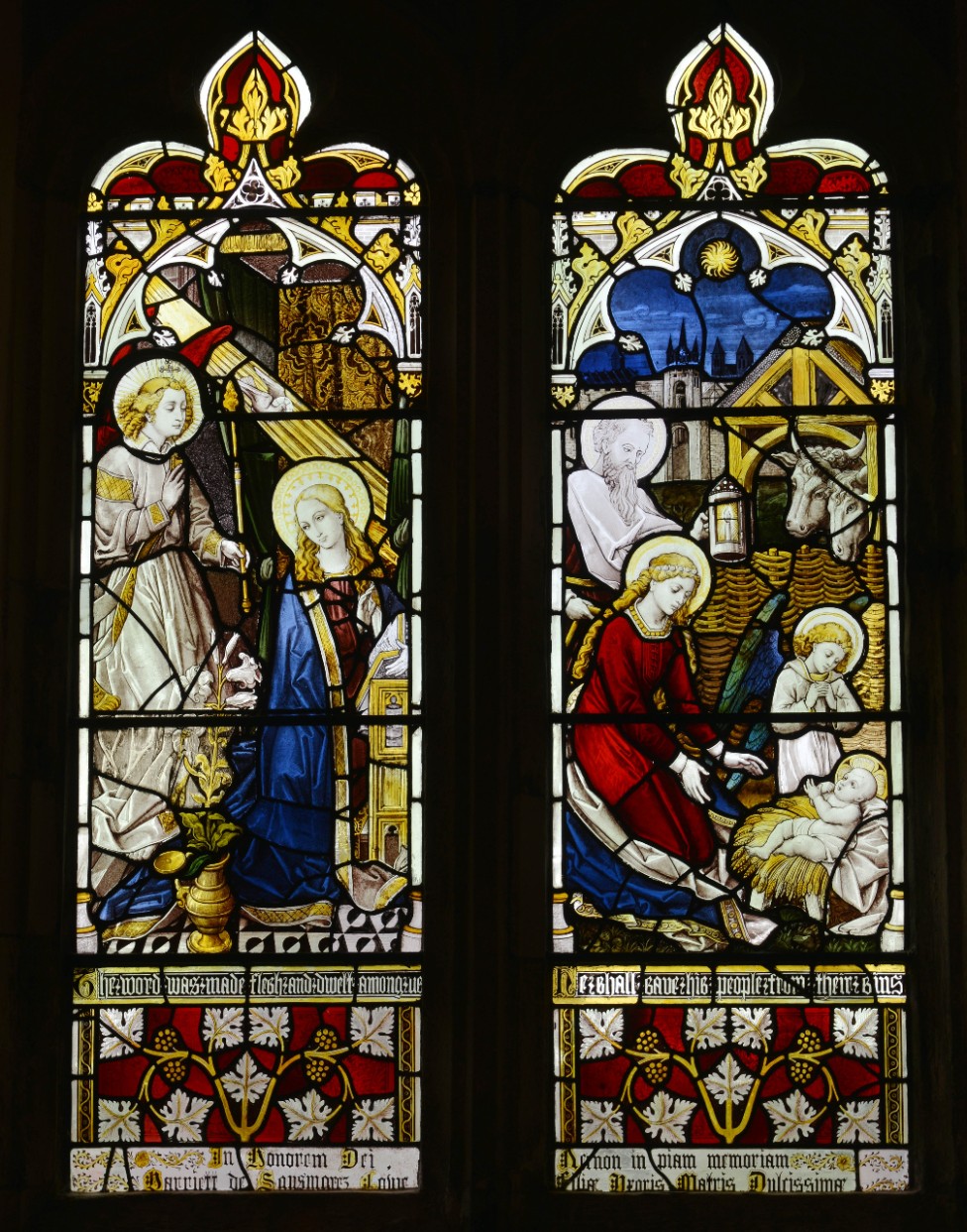 Un vitral que escenifica la natividad en la iglesia Santa María la Virgen, en Willingdon, Inglaterra.