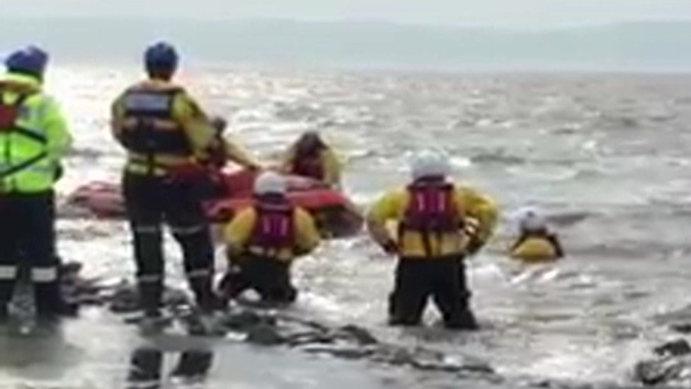 Hilbre Islands: Walkers Trapped By Tides Rescued - BBC News