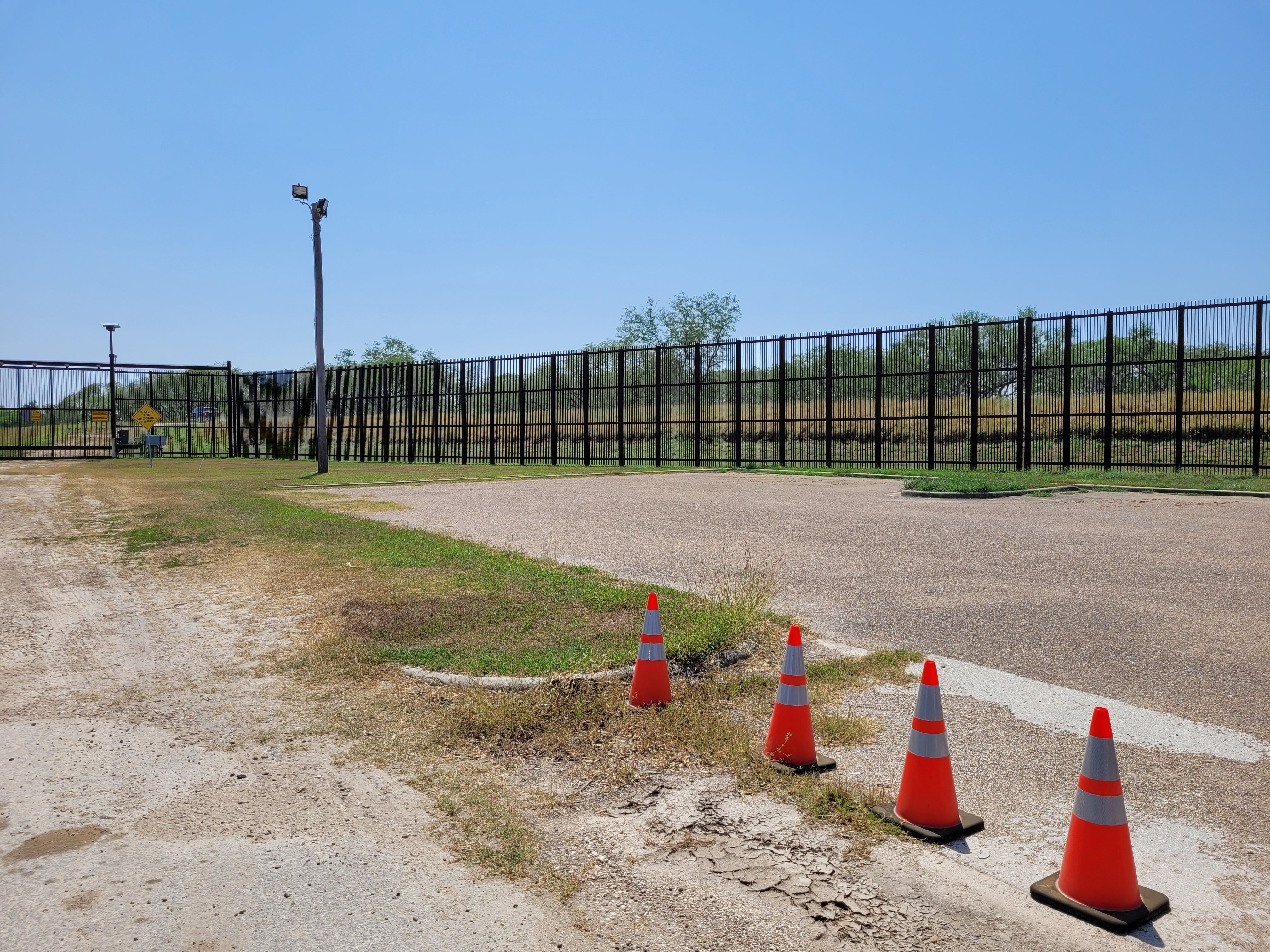 El muro en la frontera entre EE.UU. y México, desde Brownsville.