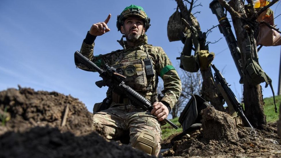 Un soldado ucraniano en el frente.