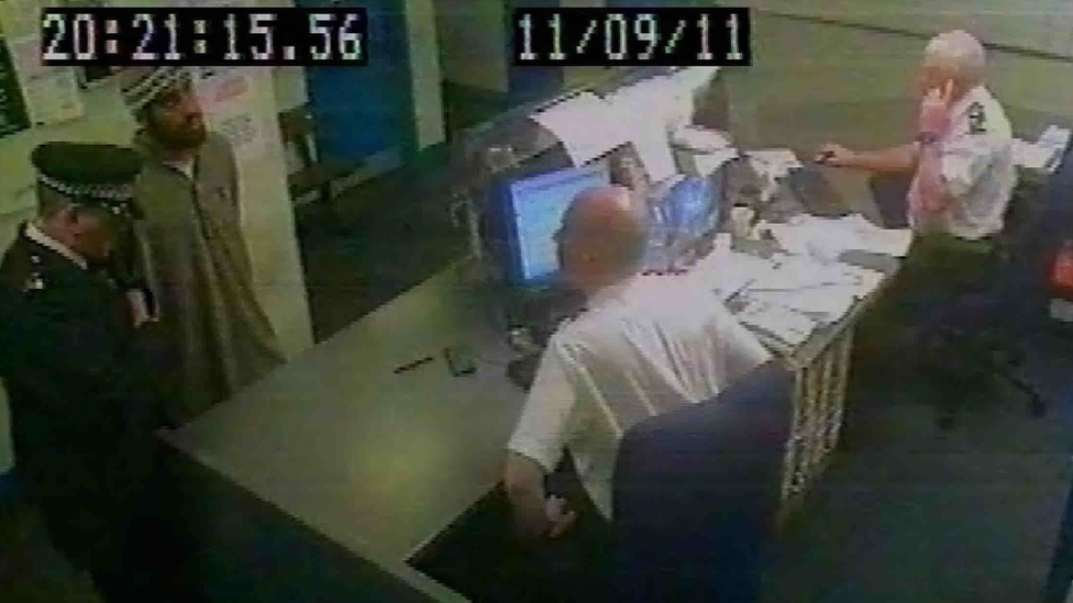 تم تصوير كوتي داخل مركز الشرطة في لندن في 11 سبتمبر/ أيلول 2011