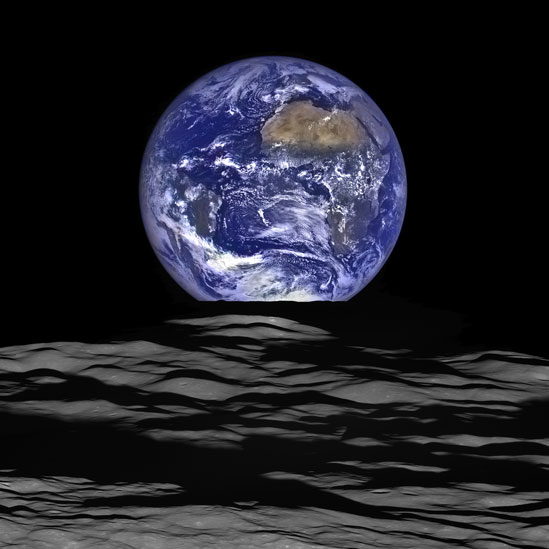 La Tierra vista desde la superficie lunar