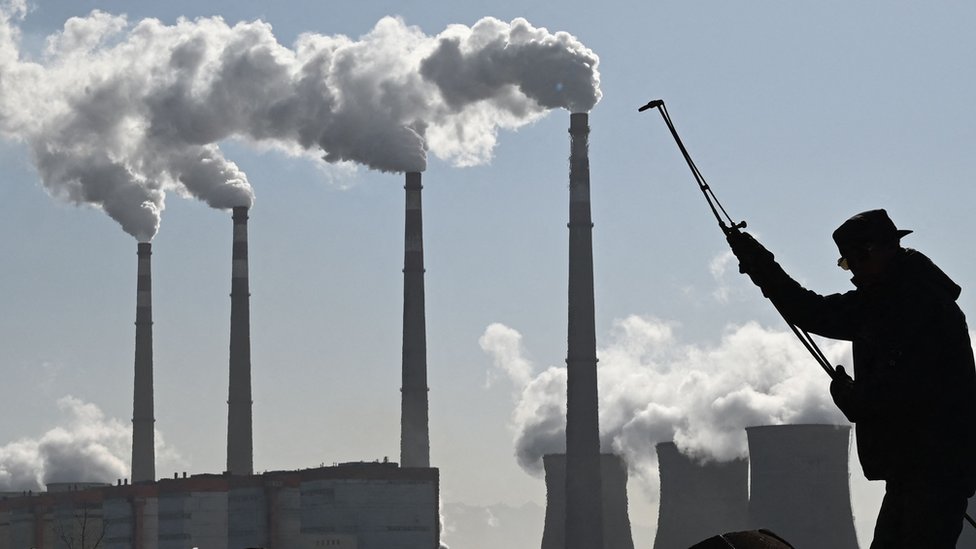 La planta de energía de carbón Datang International Zhangjiakou en China
