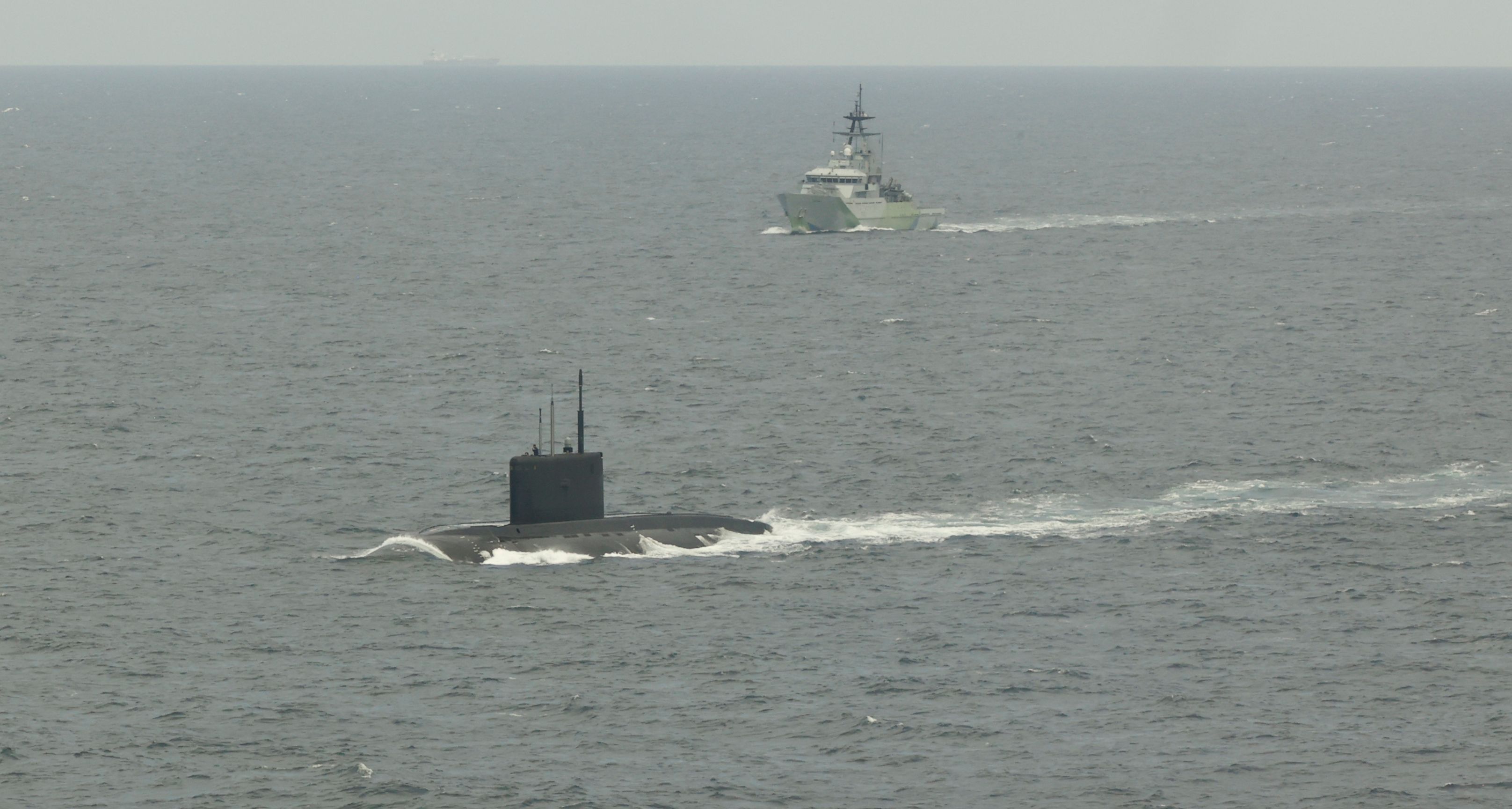 Portsmouth based Royal Navy ship tracks Russian sub in UK waters