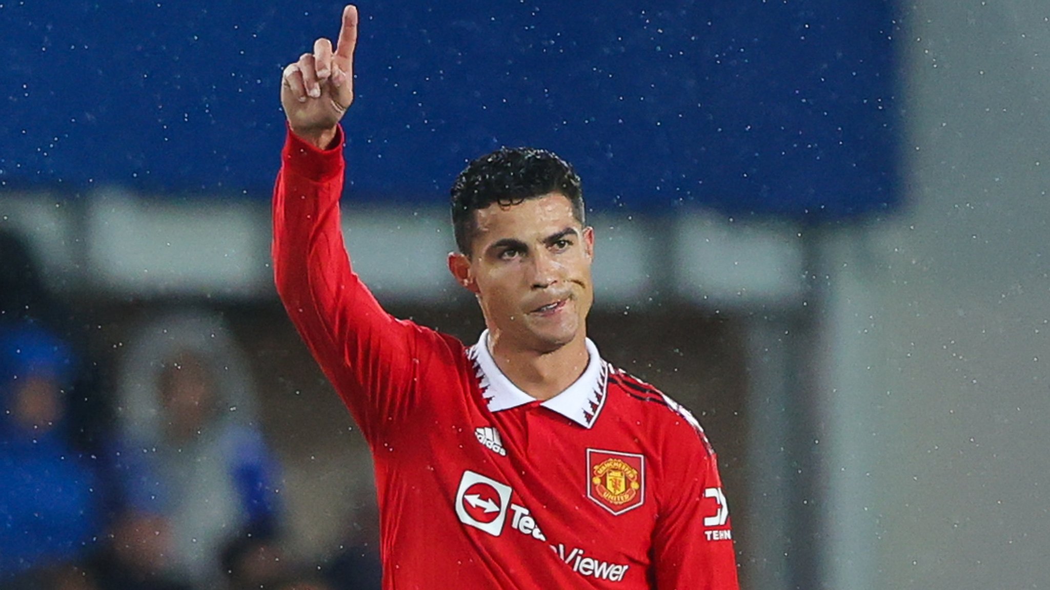 Everton 1-2 Man Utd: Cristiano Ronaldo scores 700th club goal as visitors come from behind to win