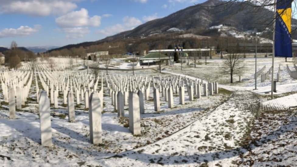 Graves at Srebrenica