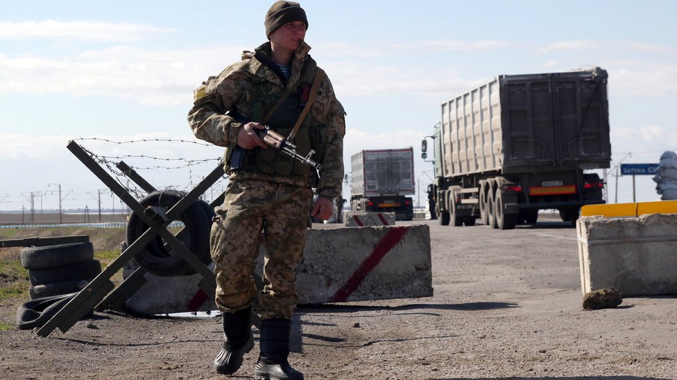 Ukraine Abducted Two Soldiers From Crimea Says Russia Bbc News 