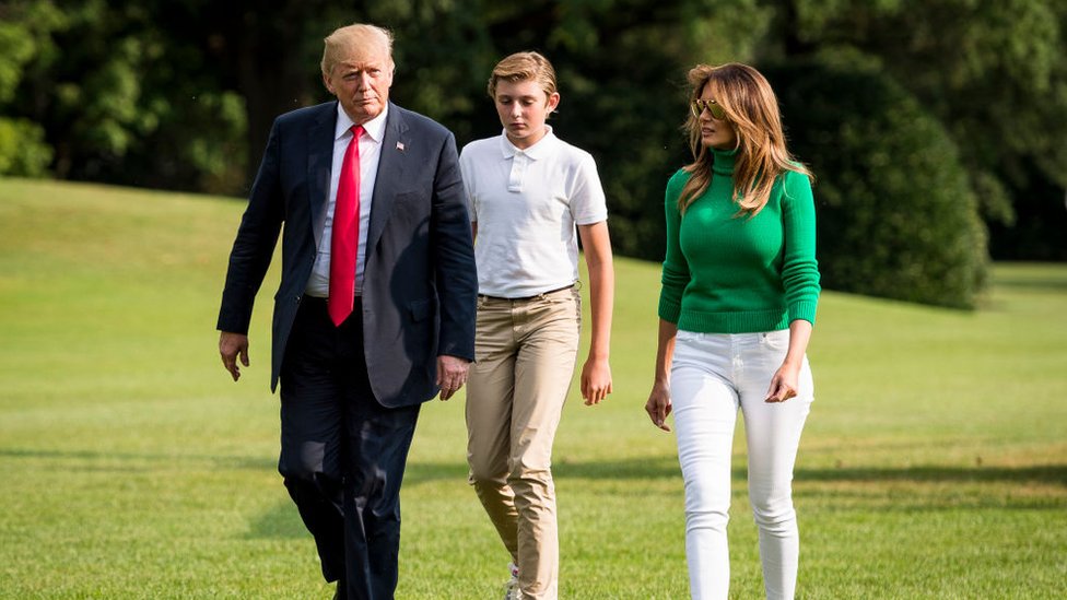 Trump junto a su familia.