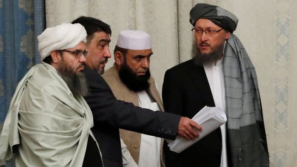 Miembros de la delegación talibán durante las conversaciones multilaterales de paz sobre Afganistán en Moscú, Rusia, el 9 de noviembre de 2018.