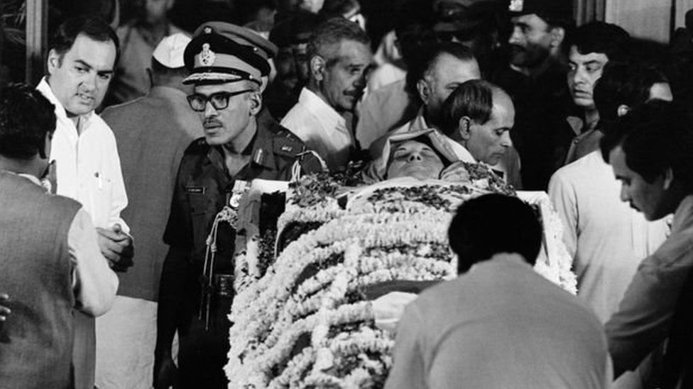 ভারতের প্রধানমন্ত্রী ইন্দিরা গান্ধী হত্যাকাণ্ড: যেভাবে গুলিতে ঝাঁঝরা করে দিয়েছিল দুই দেহরক্ষী - BBC News বাংলা