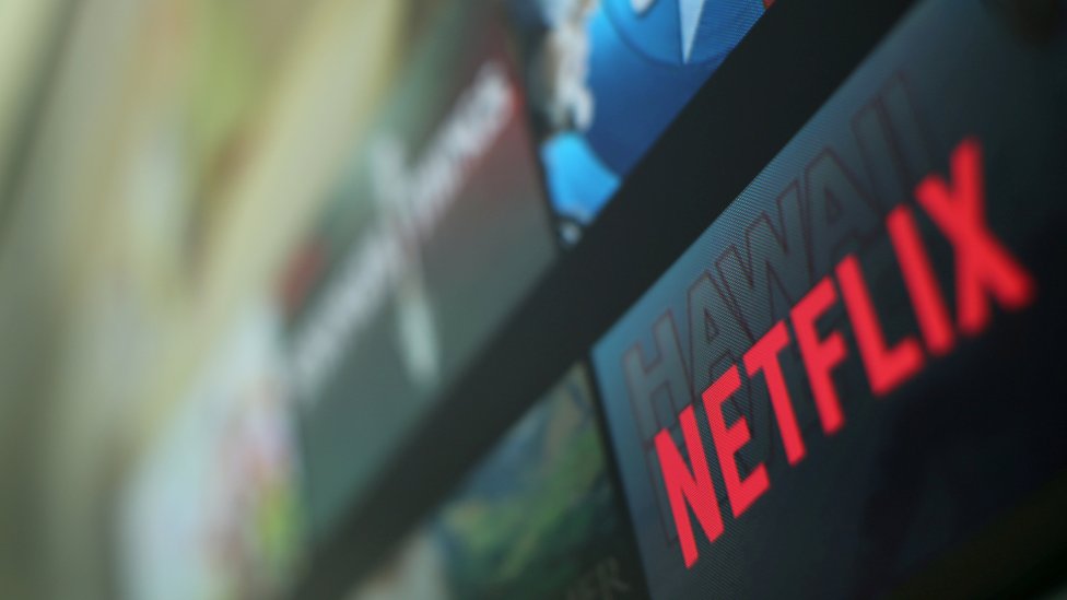 логотип Netflix показан на экране телевизора на этой иллюстрации, сделанной в Энсинитасе, Калифорния, США, 18 января 2017 г.