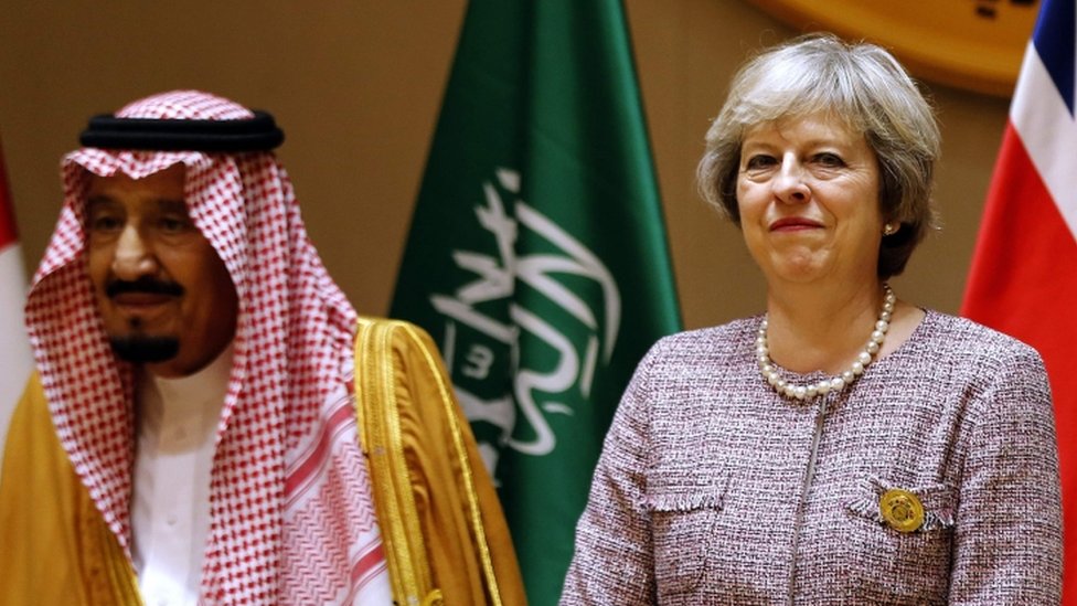 Саудовский король Салман (слева) и Тереза ??Мэй присутствуют на саммите Совета сотрудничества стран Персидского залива (ССЗ) 7 декабря 2016 г.