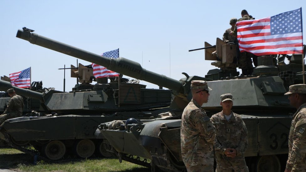 Amerčki vojnici pored tenka