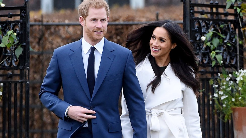 Принц Гарри и Меган Маркл в Кенсингтонском дворце после объявления о помолвке 27 ноября 2017 г.