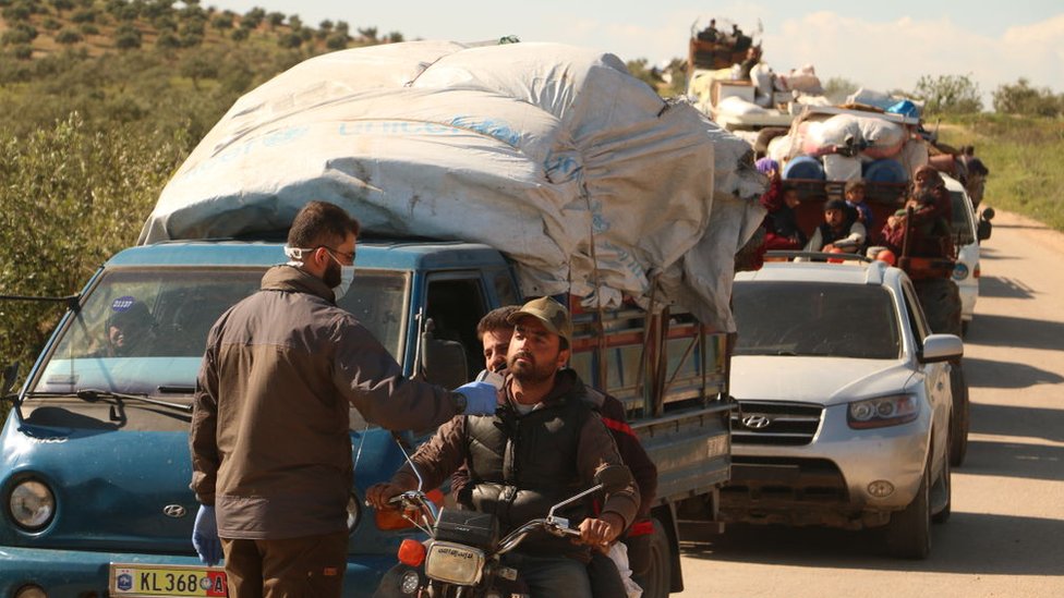 Desplazados sirios regresan a Idlib