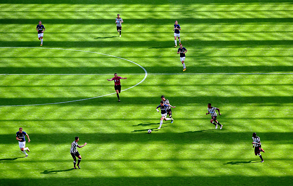 El estudio determinó que tres de cada diez futbolistas sufren de asma inducida por el ejercicio. Partido de la Liga Premier