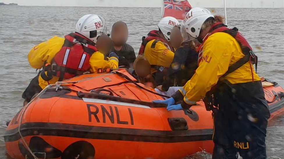 Спасение RNLI в Среднем Хильбре