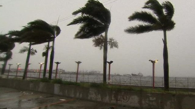 Typhoon Koppu makes landfall in Philippines - BBC News