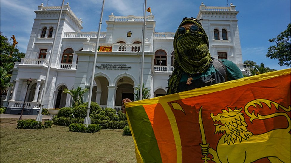 在2022年7月9日被抗議人士佔據的斯里蘭卡總統府在7月14日被交回給保安部隊。