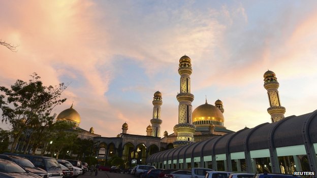 Mesquita durante oração em Bandar Seri Begawan
