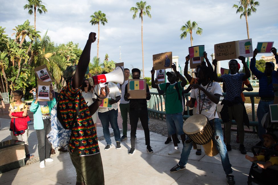 متظاهرون سنغاليون في مدينة ملقة الأسبانية
