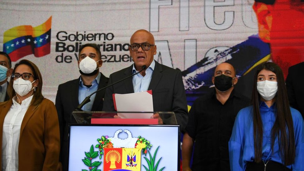 Jorge Rodríguez anuncio el retiro del equipo del gobierno de la ronda de negociaciones.