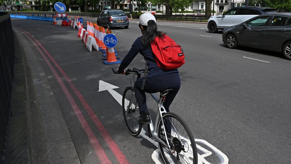 Всплывающая велодорожка на Парк-лейн в Лондоне