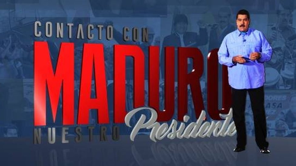 Знак, рекламирующий шоу президента Мадуро