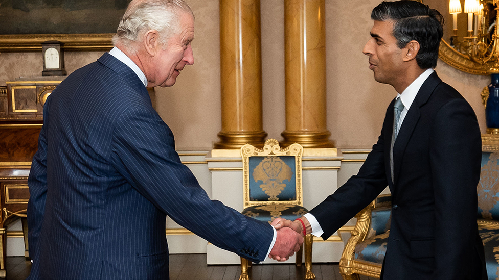 خلف ريشي سوناك تراس في تشرين الأول / أكتوبر